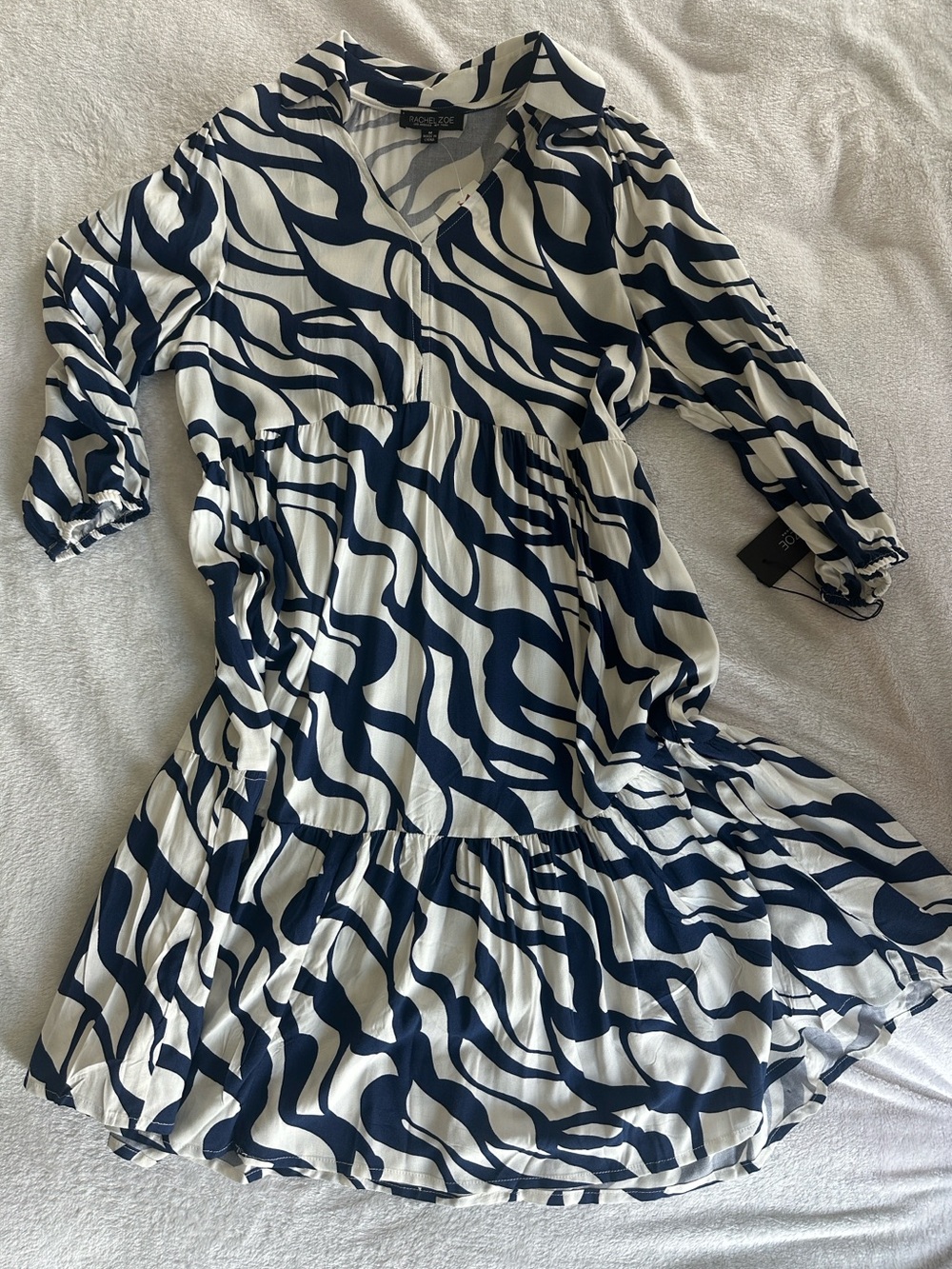 Rachel Zoe Navy and White Abstract Print V-Neck Tiered Midi Dress
